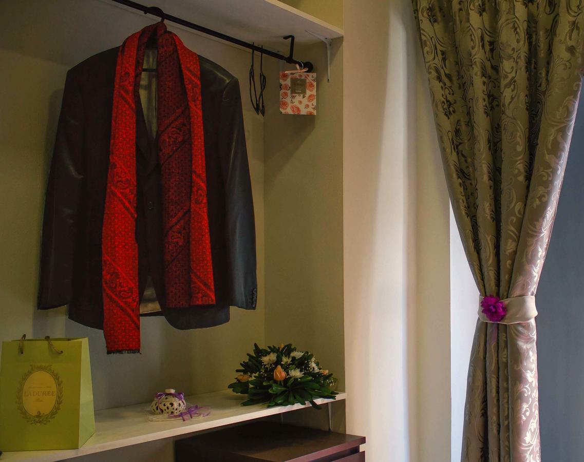 Mercury Home Room&Breakfast เนเปิลส์ ภายนอก รูปภาพ
